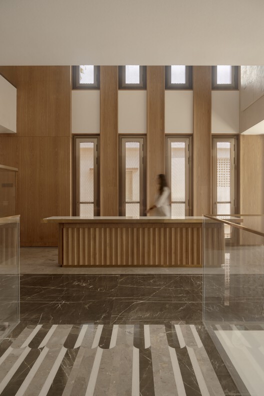 Grooved Volume Shop / Studio UF+O - Fotografía de Interiores, Madera