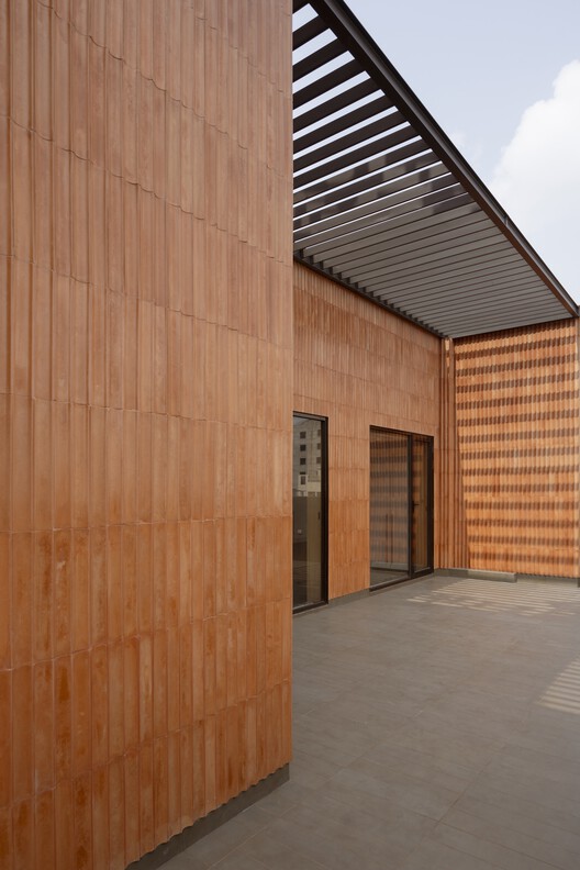 印度珠宝店 Fluted Volume / Studio UF+O - 室内图, 木头