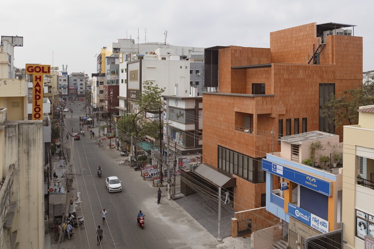 Grooved Volume Shop / Studio UF+O - Fotografía de exteriores
