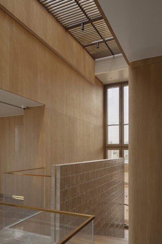 印度珠宝店 Fluted Volume / Studio UF+O - 室内图, 木头, 玻璃