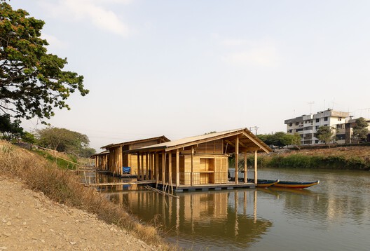 El Barrio Flotante de las Balsas / Natura Futura El Barrio Flotante de las Balsas / Natura Futura - Imagen 2 de 44