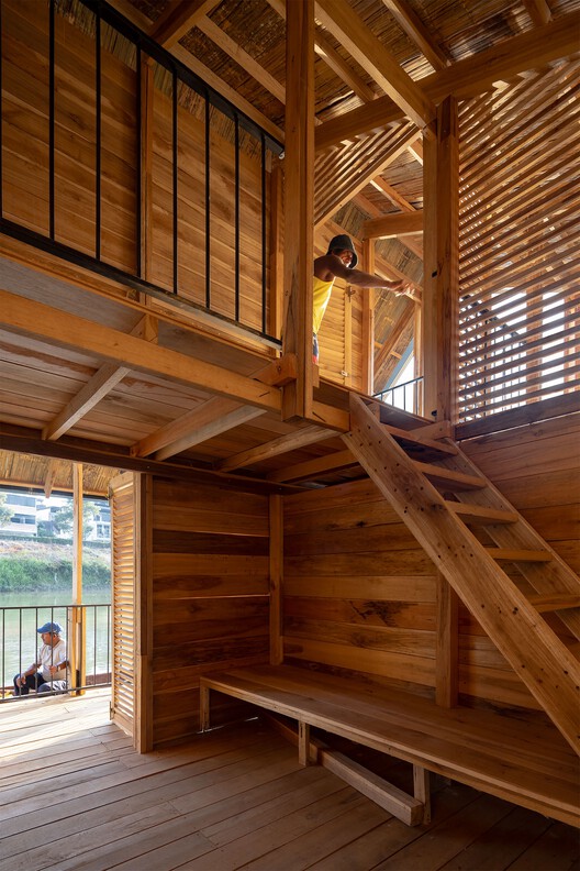 Comunidad flotante sobre balsas / Natura Futura - fotografía de interiores, madera, terrazas, fijación de vigas