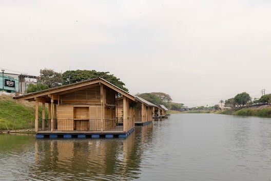 El Barrio Flotante de las Balsas / Natura Futura El Barrio Flotante de las Balsas / Natura Futura - Imagen 17 de 44
