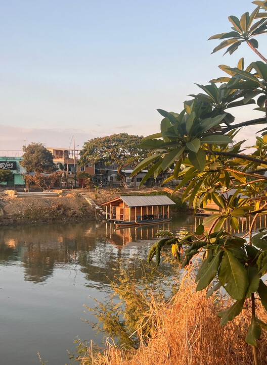 El Barrio Flotante de las Balsas / Natura Futura El Barrio Flotante de las Balsas / Natura Futura - Imagen 13 de 44