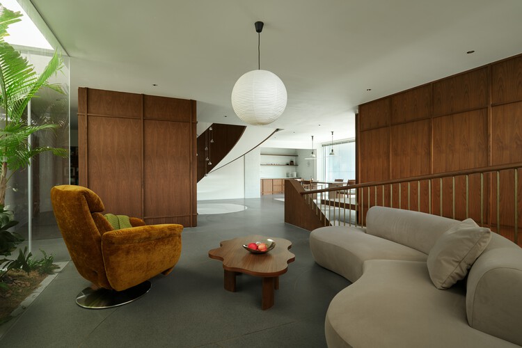 夏叶张宅 / Studio MOR - 室内图, 起居室, 木头, 灯, 桌子, 椅子