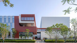 成都天府兴隆湖实验室二期 / 中锐华东荣朝晖工作室+心象建筑