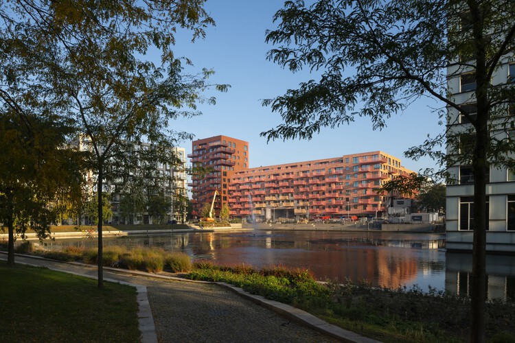 Edificio residencial Palazzo Paleiskwartier / Benthem Crouwel Architects - Fotografía exterior, borde costero