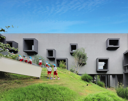 FK Kindergarten and Nursery by HIBINOSEKKEI + Youji no shiro. Image © Ryuji Inoue