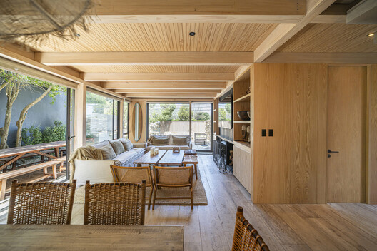 Conjunto Cachagua II / PAR Arquitectos Conjunto Cachagua II / PAR Arquitectos - Fotografía interior, Madera, Terraza, Sillas