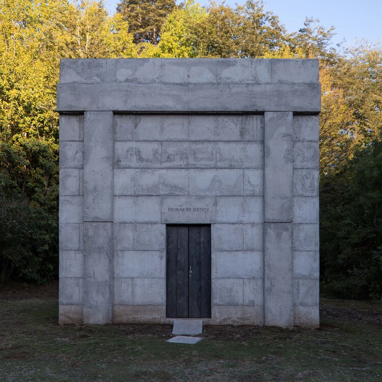Pabellón de la MIEL / Pezo von Ellrichshausen - fotografía exterior, hormigón