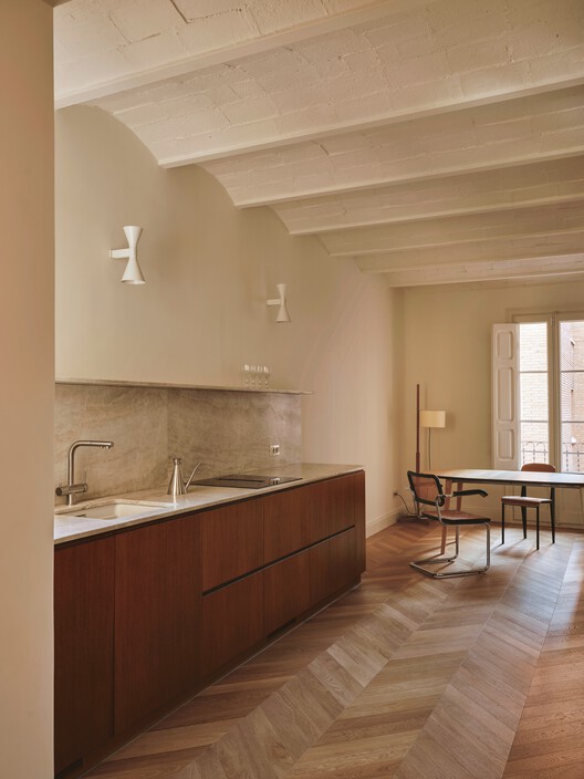 Casa Calma / Forma-i - fotografía de interiores, cocina, madera, sillas