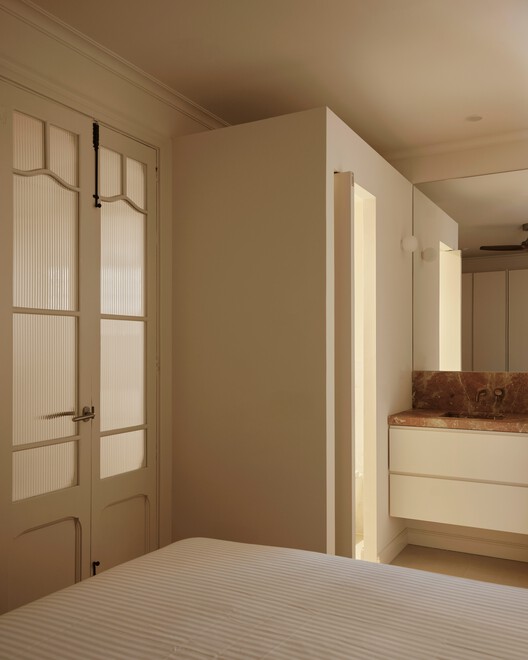 Casa Calma / Forma-i - fotografía de interiores, dormitorio, madera, cama, iluminación, puerta