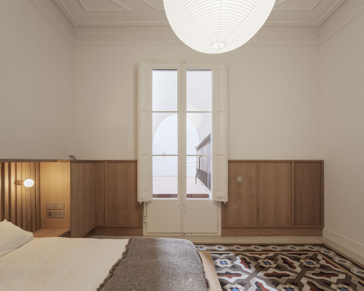 Apartamento Silvia & Diego / Jump Studios - fotografía de interiores, dormitorio, madera, iluminación, cama