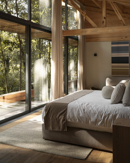 Casa en El Bosque / Vasconcelos Arquitectura + Espacio Tangible - Fotografía interior, Dormitorio, Camas, Madera, Iluminación