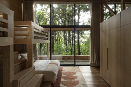 Casa en El Bosque / Vasconcelos Arquitectura + Espacio Tangible - Fotografía interior, Madera, Dormitorio, Camas