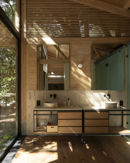Casa en El Bosque / Vasconcelos Arquitectura + Espacio Tangible - Fotografía interior, Madera, Sillas