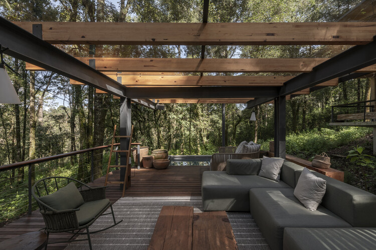 Casa El Bosque / Vasconcelos Arquitectura + Espacio Tangible - fotografía exterior, madera, terraza, sillas, terraza, balcón, fijación de vigas