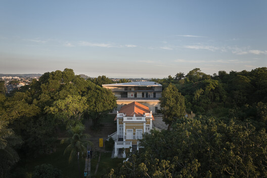 Sede Ser Headquarters / Atelier 77