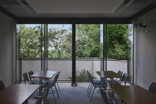 Sede Ser Cidadão / Atelier 77 Sede Ser Cidadão / Atelier 77 - Fotografía interior, Comedor, Vidrio, Sillas, Balcón