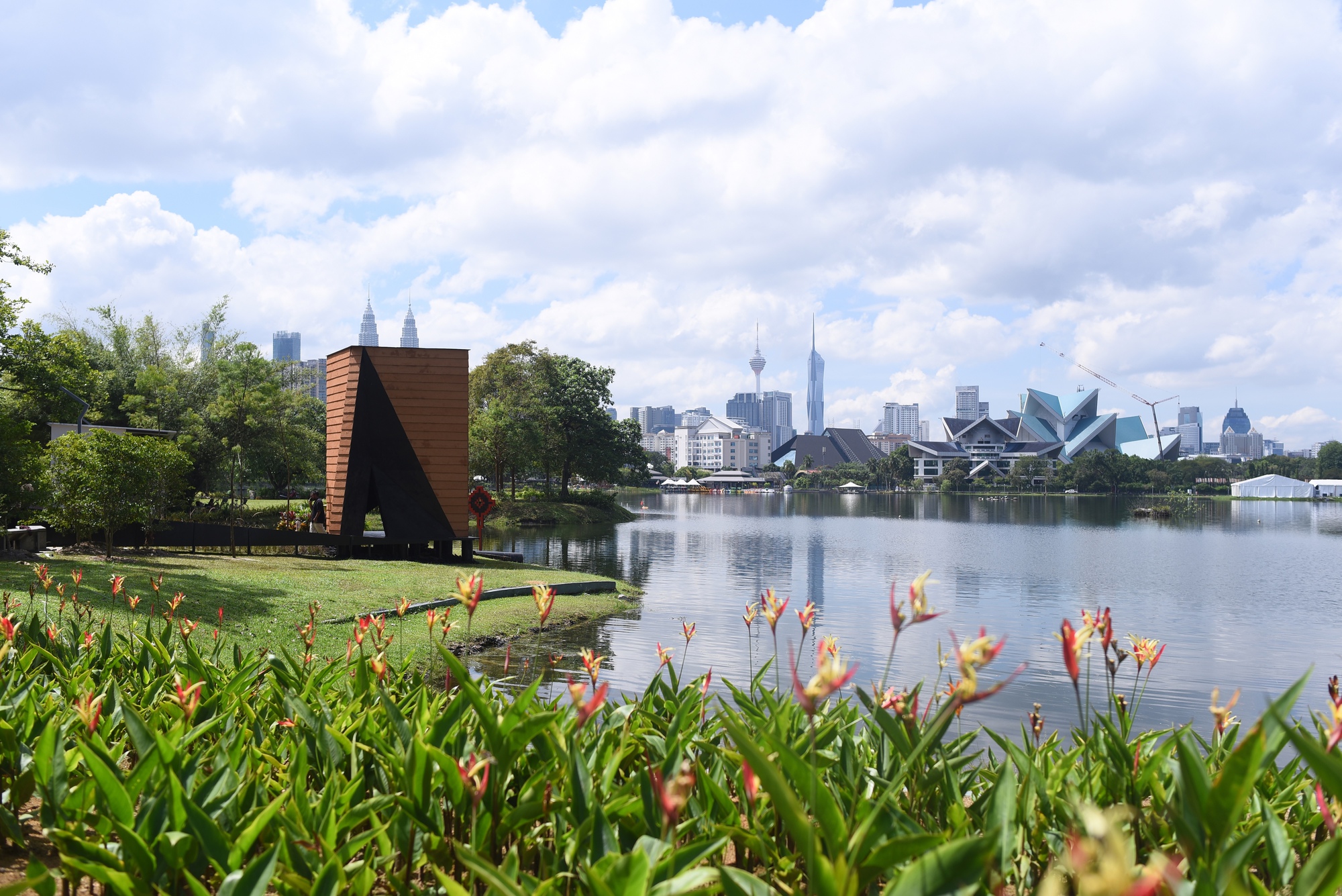 Temple of Darkness Bakhoor Bakhoor Pavilion / Bunga Design Atelier