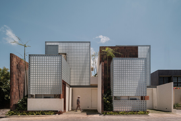 Villa Sipat & Sauh / Arkana Architects - Houses
