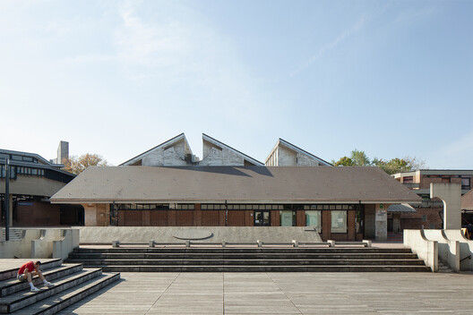 Tipologías obsoletas que recobran vida a través de 17 proyectos de reutilización adaptativa Tipologías obsoletas que recobran vida a través de 17 proyectos de reutilización adaptativa - Imagen 17 de 18