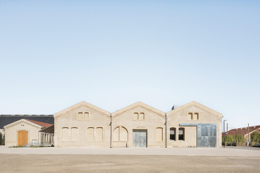 Tipologías obsoletas que recobran vida a través de 17 proyectos de reutilización adaptativa Tipologías obsoletas que recobran vida a través de 17 proyectos de reutilización adaptativa - Imagen 15 de 18