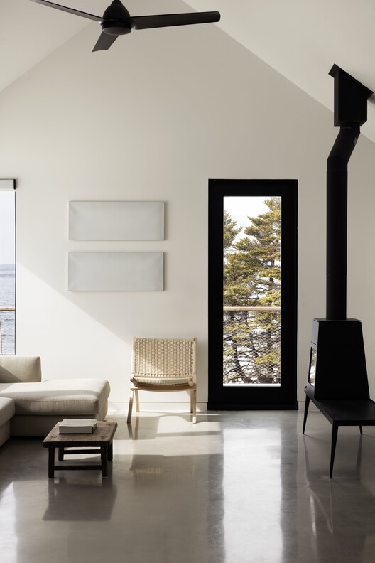 Tide Bound House / Peter Braithwaite Studio - Interior Photography, Living Room, Wood, Lighting, Chair