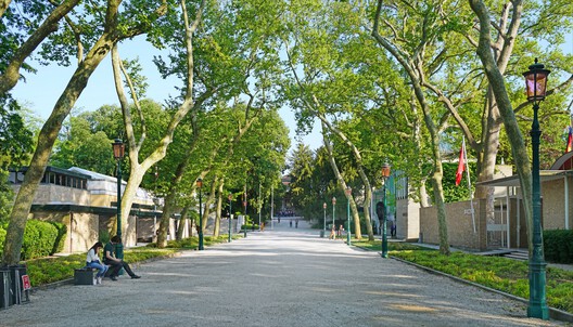 The Venice Biennale Over Time: Classic Projects and Stories from Architecture’s Most Iconic Exhibition The Venice Biennale Over Time: Classic Projects and Stories from Architecture’s Most Iconic Exhibition - Image 10 of 15