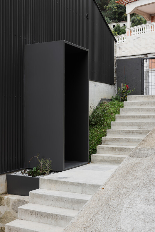 Casa em Besteiros / Rasura Arquitetos - Fotografia de Interiores, Escada, Concreto