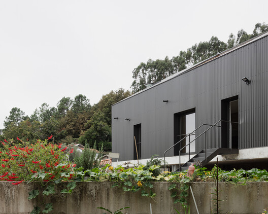 Casa em Besteiros / Rasura Arquitetos - Fotografia de Exterior, Concreto