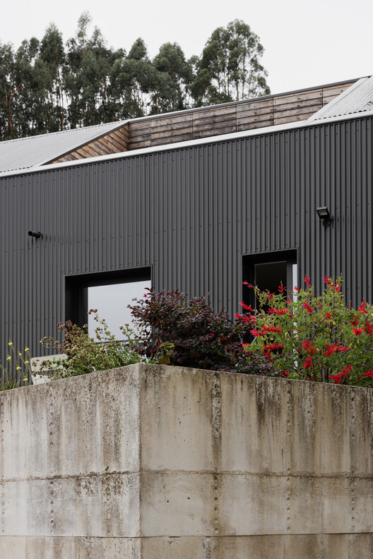 Casa em Besteiros / Rasura Arquitetos - Fotografia de Exterior, Concreto
