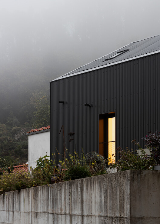 Casa em Besteiros / Rasura Arquitetos - Fotografia de Exterior