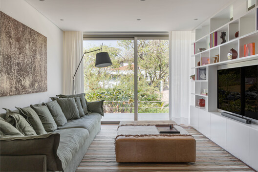 Casa AL / N2B Arquitetura - Fotografía interior, Sala de estar, Sillones, Madera, Mesas