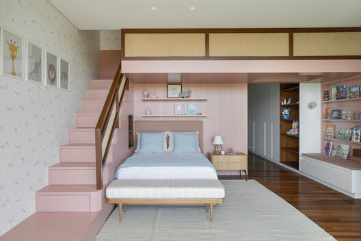 Casa AL / N2B Arquitetura - Fotografía interior, Dormitorio, Camas, Madera, Iluminación, Estanterías