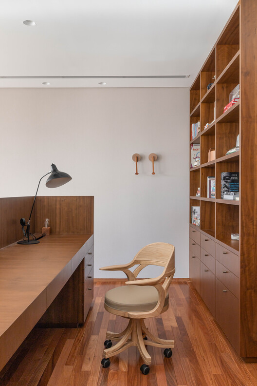 Casa AL / N2B Arquitetura - Fotografía interior, Madera, Mesas, Iluminación, Sillas