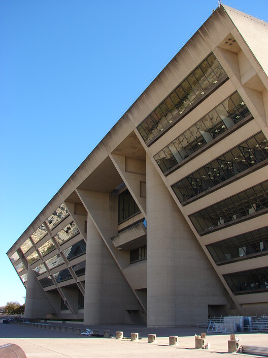 Dallas Evaluates Repair and Demolition Options for I.M. Pei’s Modernist City Hall - Image 3 of 5