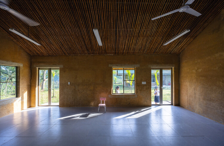 Escuela Nuoc Ui / VTN Architects - fotografía de interiores, madera, fijación de vigas