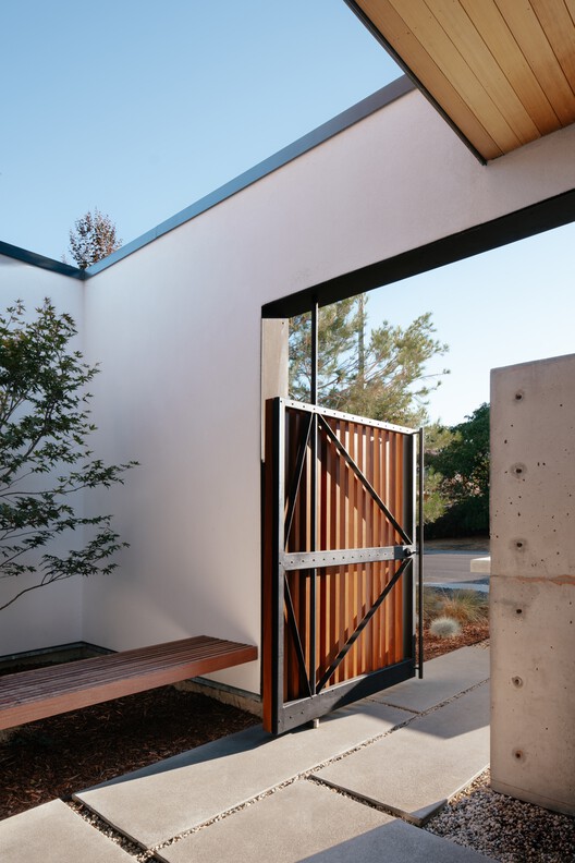 Cupertino Courtyard House / SHED Architecture & Design - Exterior Photography, Wood, Door, Concrete