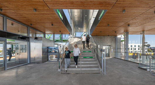 Damen Green Line Station / Perkins&Will Damen Green Line Station / Perkins&Will - Interior Photography, Stairs, Steel
