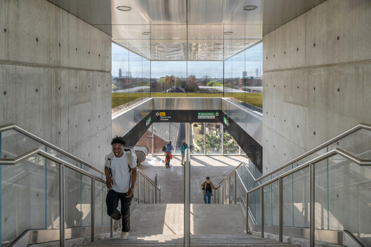 Damen Green Line Station / Perkins&Will Damen Green Line Station / Perkins&Will - Interior Photography, Stairs, Concrete, Handrail