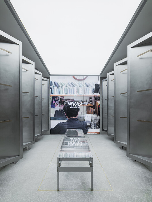 PLEATSMAMA Store / COV Studio PLEATSMAMA Store / COV Studio - Interior Photography, Steel