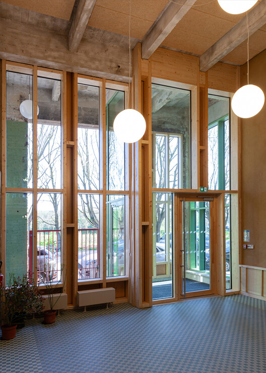 鲁斯音乐学院 / Beal Blanckaert Architectes - 室内图, 木头, 灯, 玻璃