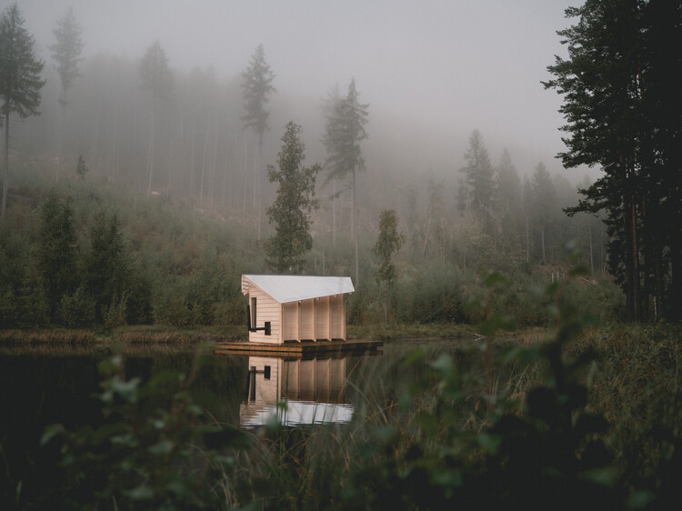 Gruta de agua de sauna / Estudio Rabagast - Fotografía al aire libre, bosque, borde costero