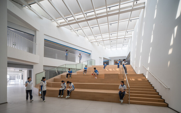 深圳市宝安中学（集团）第二实验学校 / 华阳国际 - 室内图, 楼梯