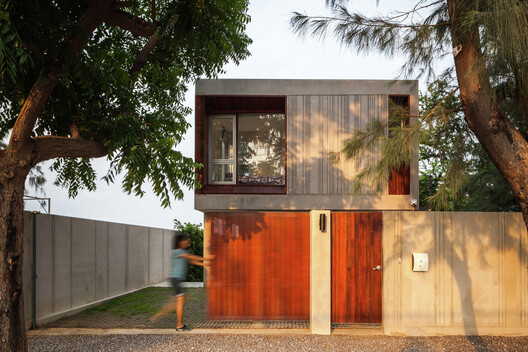 Elemental Shores in the Asia-Pacific: Concrete Recasts the Beach House Elemental Shores in the Asia-Pacific: Concrete Recasts the Beach House - Image 35 of 37