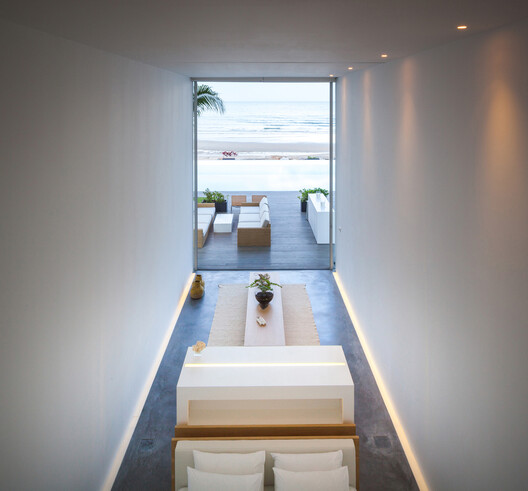 Elemental Shores in the Asia-Pacific: Concrete Recasts the Beach House Elemental Shores in the Asia-Pacific: Concrete Recasts the Beach House - Image 29 of 37