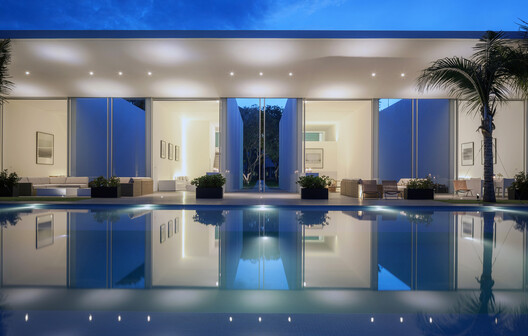 Elemental Shores in the Asia-Pacific: Concrete Recasts the Beach House Elemental Shores in the Asia-Pacific: Concrete Recasts the Beach House - Image 9 of 37