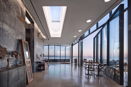 Elemental Shores in the Asia-Pacific: Concrete Recasts the Beach House Elemental Shores in the Asia-Pacific: Concrete Recasts the Beach House - Image 36 of 37