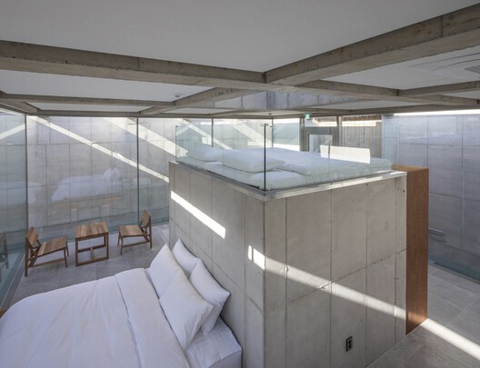 Elemental Shores in the Asia-Pacific: Concrete Recasts the Beach House Elemental Shores in the Asia-Pacific: Concrete Recasts the Beach House - Image 22 of 37